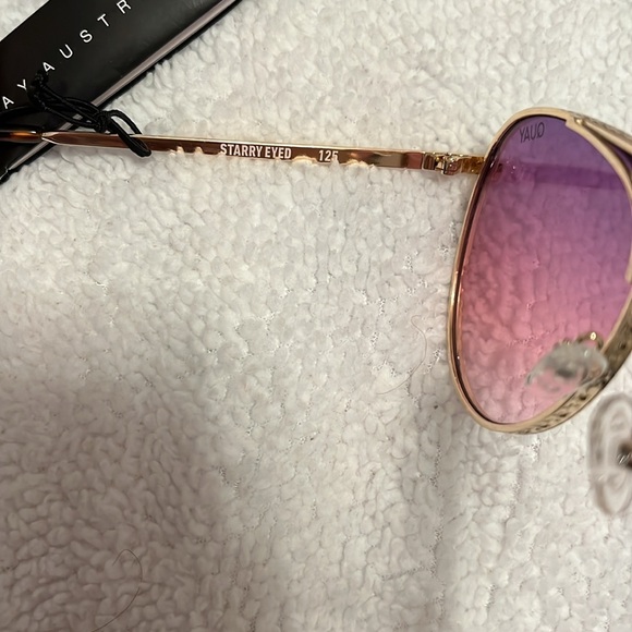 QUAY X LIZZO STARRY EYED SUNGLASSES GOLD FRAME & PINK LENSES 💕LIMITED EDITION! - Picture 3 of 8